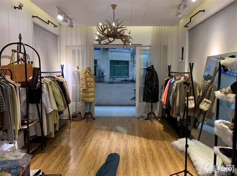 舞阳坝商业街服装店1.5万拿走