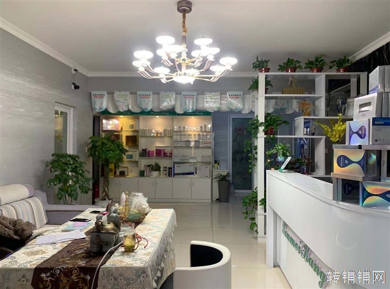 华龙城旁美容店低价转让（可整转或空转）（房租便宜）