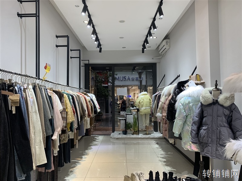 舞阳坝女人街服装店出租