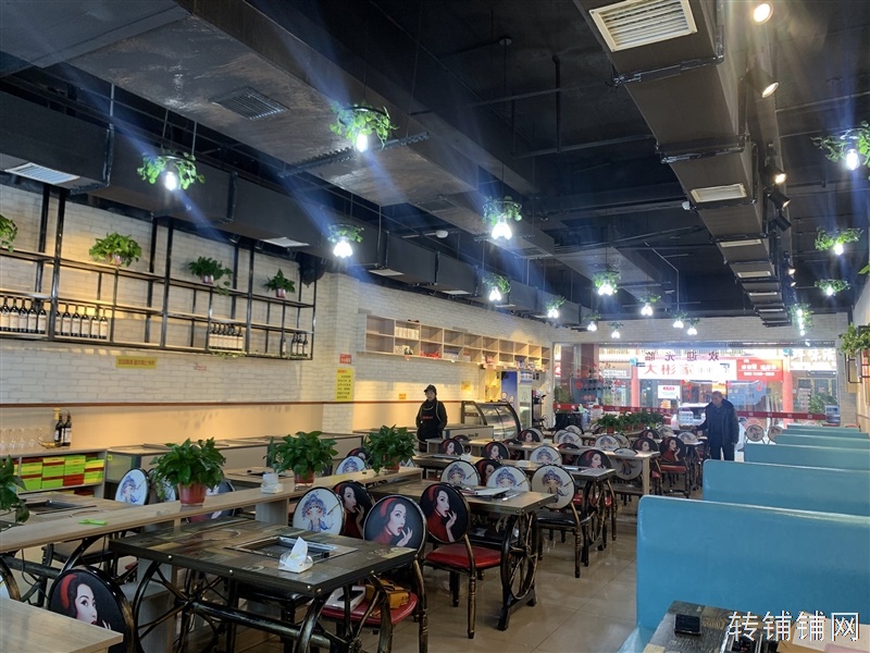 华龙城临街餐馆低价转让(可空转)