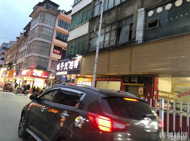 利川市天桥旁临街门面转让