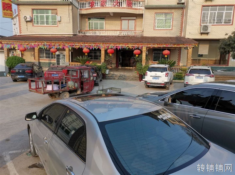 恩施七里坪交警支队对面大型门面及场地出租