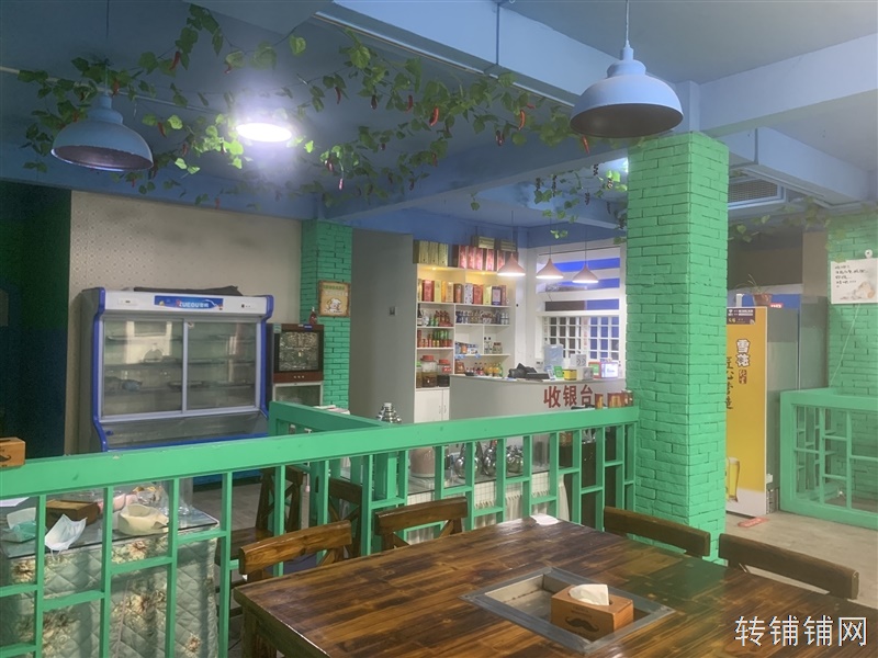 （低价整体5万）恩施职院旁经营中的餐饮店转让