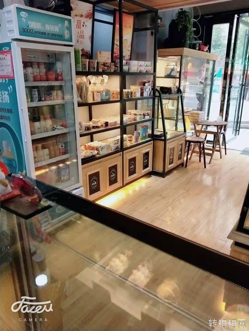 （低价急转9.5万包含房租及所有设备）凤凰城十字路口旁蛋糕店