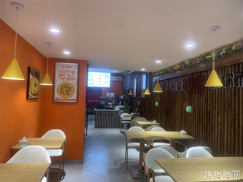 恩施广场天桥旁旺铺转让