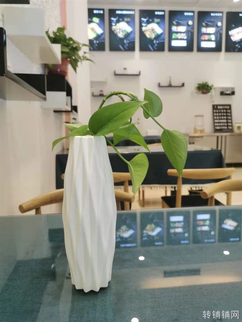 机场路汉口银行旁精装修旺铺转让