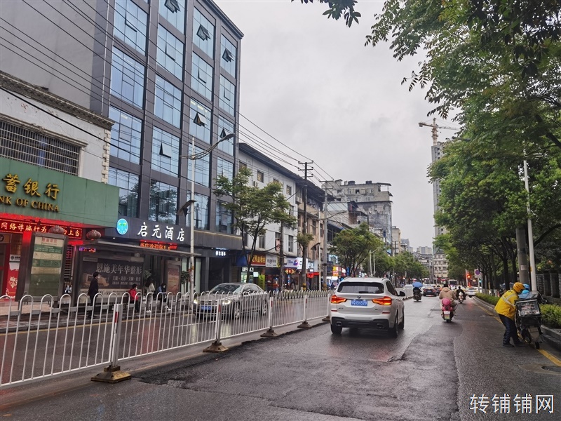 职院对面临街一楼及负一楼直租