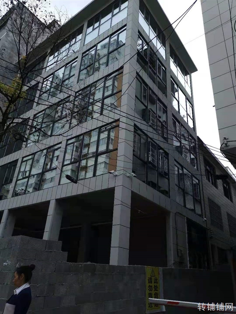 临街商铺套房出租