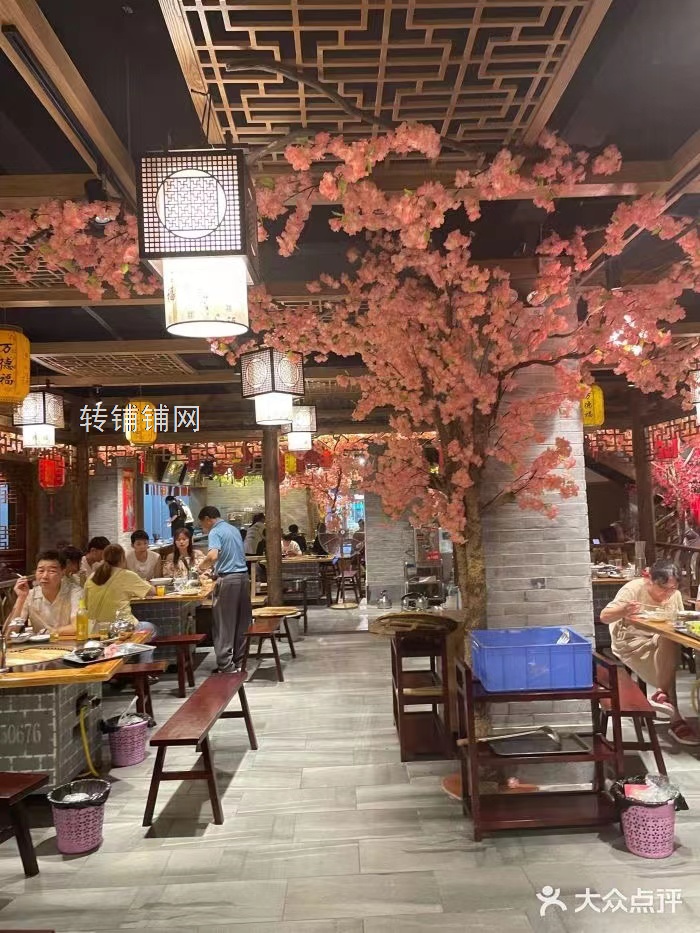 恩施女儿城大型餐饮旺铺转让